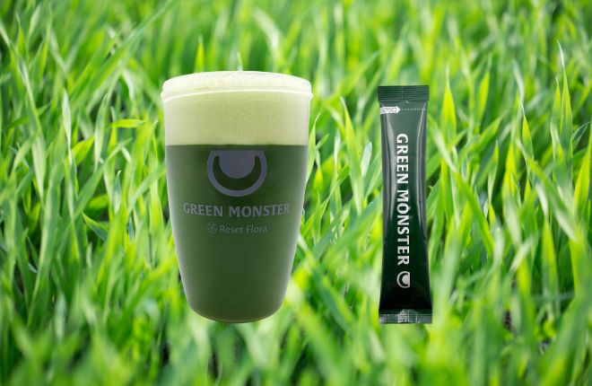 大麦若葉の中のグリーンモンスター