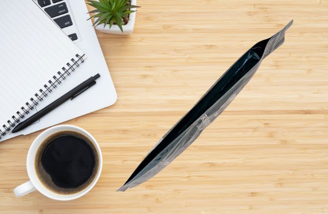 グリーンモンスターのパウチタイプは箱の約1/3スリムに